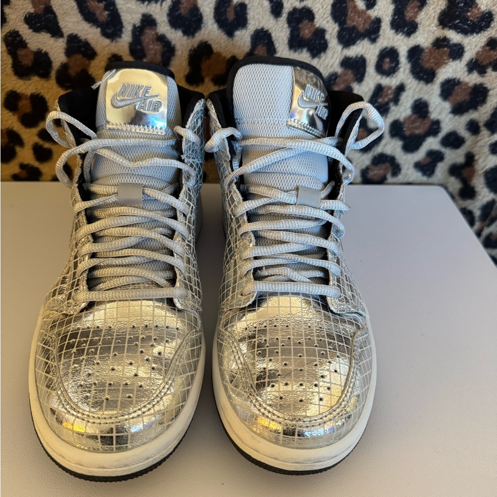 Nike Air Jordan 1 Mid – Women’s Size 7.5 - Picture 3 of 6